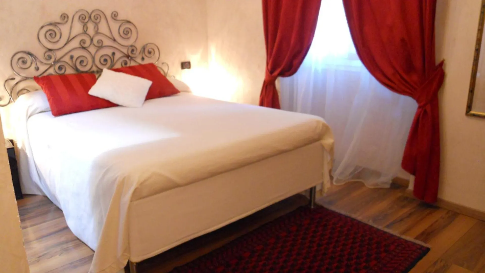 ** Hotel Locanda Villa Moderna Genoa Italy